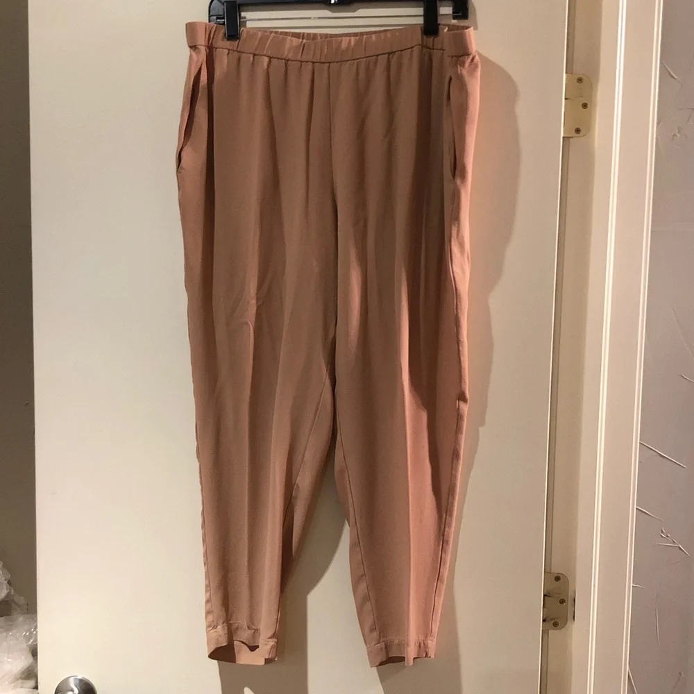Eileen Fisher Silk Blush/Nude Sleeveless Top and Matching Pant Set both size LG